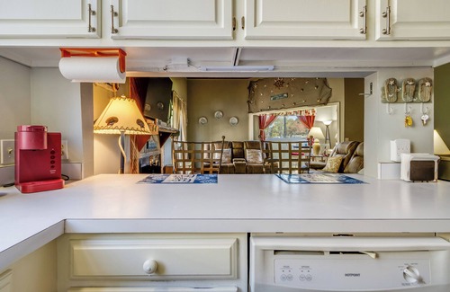 Ocean Pines House | Coastal Golf Villa 5 Pools 15 mins to OCMD