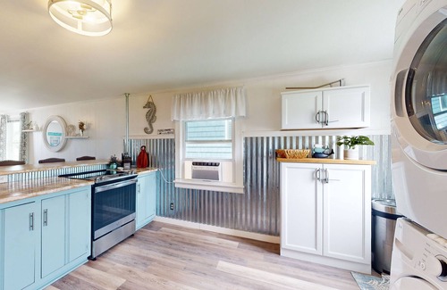 Atlantic Beach Cottage | Coastal home close to beach and local attractions with W/D & AC