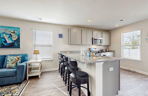 Ocean Isle Beach House | Coastal home near golf courses and close to beach attractions - central AC & W/D