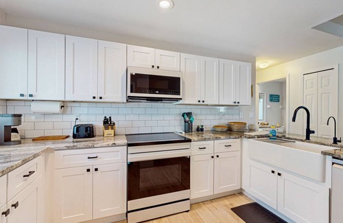 Diplomat House | Coastal home with private pool, lanai, internet, and washer and dryer