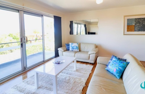 Caves Beach House | Coastal Horizons - short walk to beach with Wifi