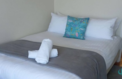 Caves Beach House | Coastal Horizons - short walk to beach with Wifi