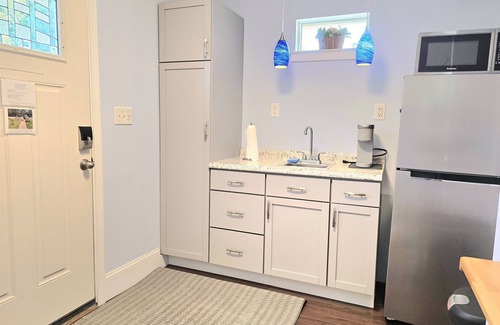 Pensacola Apartment | Coastal King Ste 3.2 mi to Pcola Bch