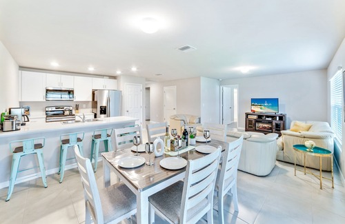 Gardens of Gulf Cove House | Coastal Life near Beach, Nature & Historic Getaway! 4BR/2BTH for Families!