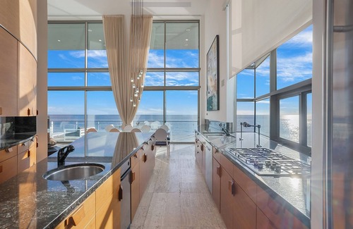 Los Angeles County Villa | Coastal Masterpiece with Expansive Beachfront & Luxury Amenities
