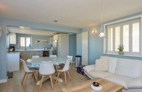 Llandudno House | Coastal mill, panoramic stunning sea views, woodland walks and more!