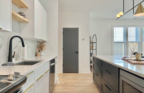 Forest Hills House | Coastal Modern Home~New~Central to Wrightsville Beach, UNCW+Historic Riverfront