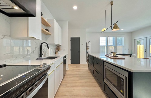 Forest Hills House | Coastal Modern Home~New~Central to Wrightsville Beach, UNCW+Historic Riverfront