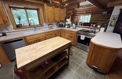 Florence Cabin | Coastal MountainCabin Retreat