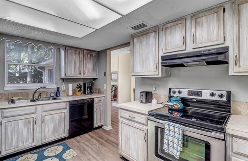Atlantic Beach House | Coastal Oaks - Atlantic Beach home just 3 blocks from the beach