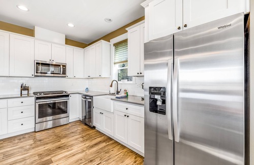 Nelscott House | Coastal Oasis Near the Beach & Town W/Private Hot Tub, Fast WiFi & Ocean Views