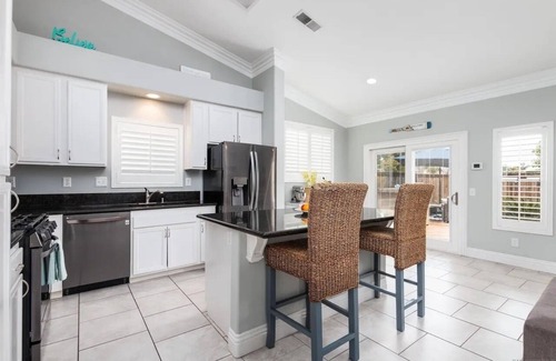 North Valley House | Coastal Oasis w heated Pool & Spa by beachn