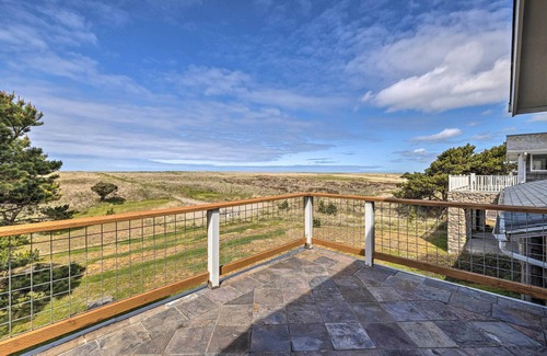 Warrenton House | Coastal Oregon Retreat w/Grill: 11 Mi to Astoria!