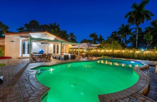 South Lake Villa | Coastal Paradise 7 min to Beach with 4 Bedrooms Mini Golf and Heated Pool