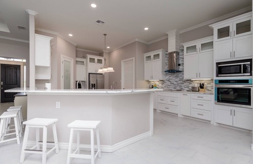 Portland House | Coastal Paradise Awaits! New 5BRHome-12 Min to Beach-Pet-Friendly 500 Mbps WiFi!