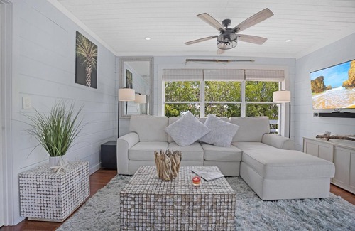 Breezeswept Beach Estates House | Coastal Paradise | Charming canalfront boating home on Ramrod Key