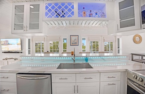 Breezeswept Beach Estates House | Coastal Paradise | Charming canalfront boating home on Ramrod Key