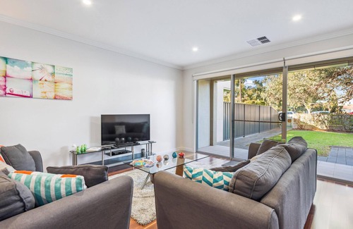 Glenelg North House | Coastal Parkside ~ Glenelg North - ADJACENT GLENELG - Fancy a tranquil retreat in an outstanding location?