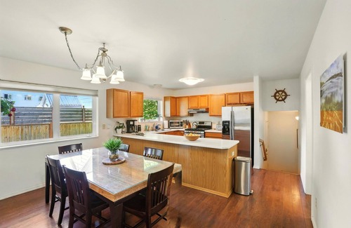 Downtown Anchorage House | Coastal Place - BEST location in Downtown