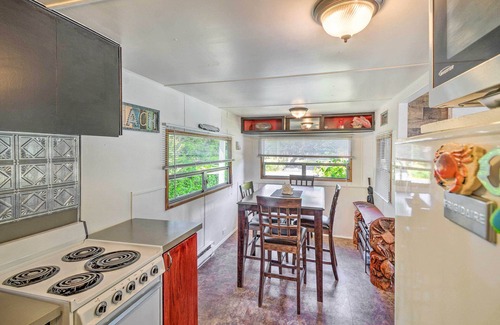 Grayland Cottage | Coastal PNW Gem w/Hot Tub - Walk to Beach!