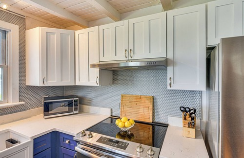 Portsmouth House | Coastal Portsmouth Home w/Bay Access Near Newport