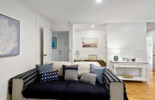 Thirroul Apartment | Coastal Rainforest Retreat