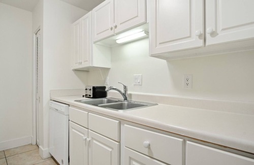 Harbour Town House | Coastal Retreat in Harbour Town - Pool, Sleeps 8