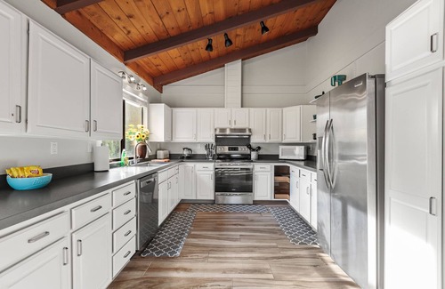 Moss Beach House | Coastal Retreat - 3,000 sqft, Pets Ok, Walk 2 Beach & Tidepools, Surf, see Seals