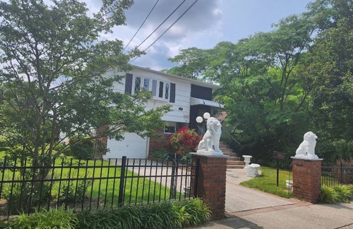 Roosevelt House | Coastal Retreat 6 MI To Jones Beach