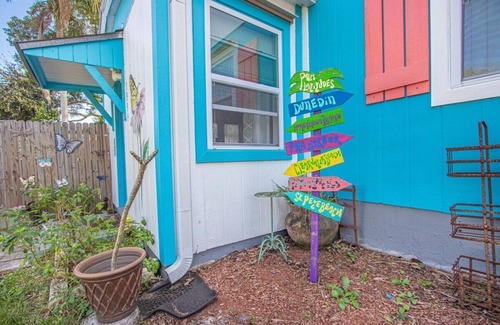 Clearwater Cottage | Coastal Retreat & Biking Bliss