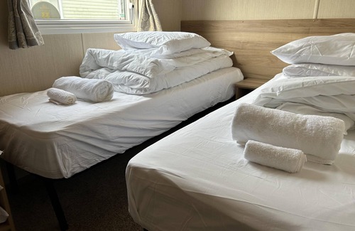 Pevensey Cabin | Coastal retreat luxury caravan home away from home