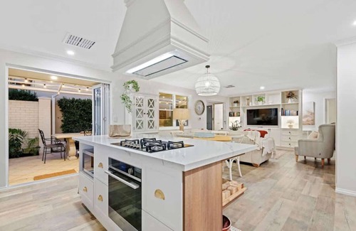 Scarborough Apartment | Coastal Retreat Modern Home in Scarborough