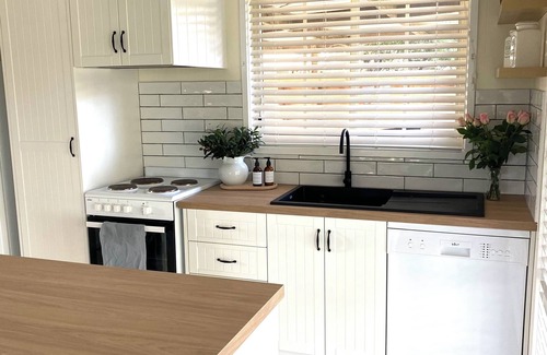 Ocean Grove Cottage | Coastal Retreat or Dream Stay-cation