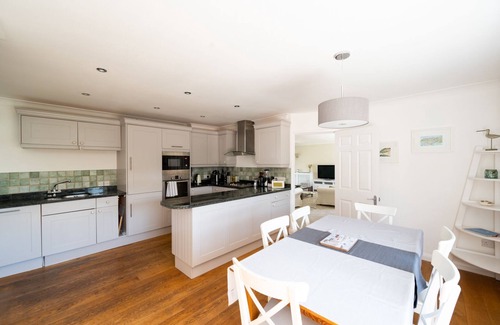 Itchenor House | Coastal retreat within walking distance to Chichester Harbour