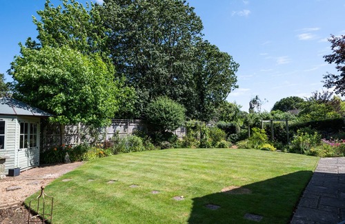 Itchenor House | Coastal retreat within walking distance to Chichester Harbour