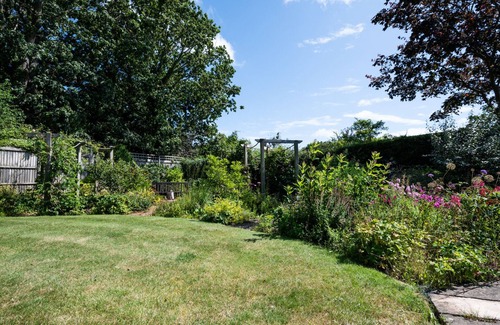 Itchenor House | Coastal retreat within walking distance to Chichester Harbour