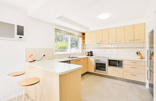 Rosebud House | Coastal Rosebud Family Home - Steps from the Beach*