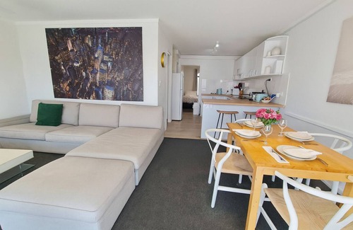 Scarborough Apartment | Coastal Scarborough Beach Chic Pool View 2BR