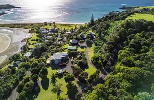 Te Tii House | Coastal Serenity - Tapuaetahi Beach Escape