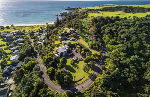 Te Tii House | Coastal Serenity - Tapuaetahi Beach Escape