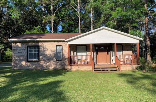 Eastpoint House | Coastal Simplicity- Located in Eastpoint just minutes to SGI & Apalachicola