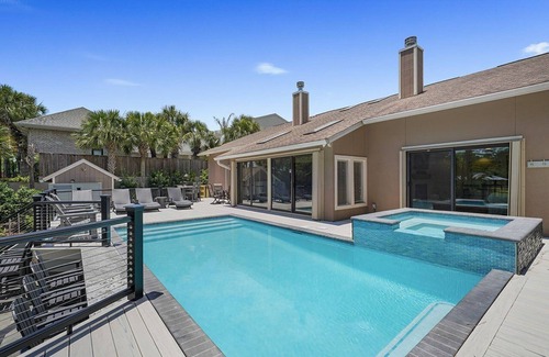 Gulf Pines House | Coastal Soul - Secluded Lakefront Home with Private Pool Area & Golf Cart