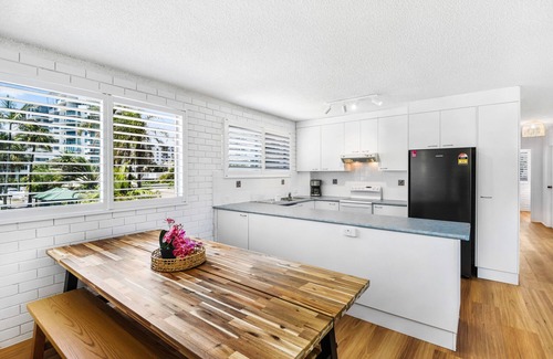 Maroochydore Apartment | Coastal style 3 bedroom unit directly opposite the beach!
