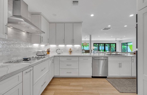 Harbour Inlet House | Coastal Style Haven | Walk To Beach | Heated Pool | Tranquility | Manatee Ranch Key | RESlDENCES