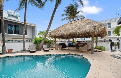 Hollywood South Central Beach Apartment | Coastal Suite 2/2 Hollywood Beach Oasis!