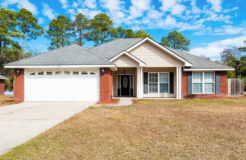 Hinesville House | Coastal theme getaway Relaxing, Patio Arcade