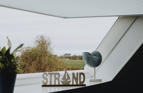 Wremen Apartment | Coastal time-out - cozy vacation apartment on the North Sea. Furry friends welcome.