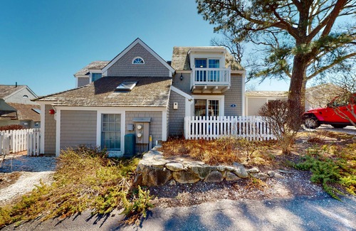 Mashpee House | Coastal townhome with easy beach access, beach gear, balconies, grill, W/D, & AC