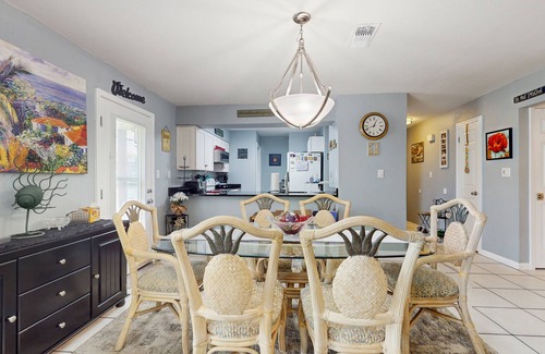 Navarre Beach Condo | Coastal Townhouse with WiFi, Central AC, and Shared Pool