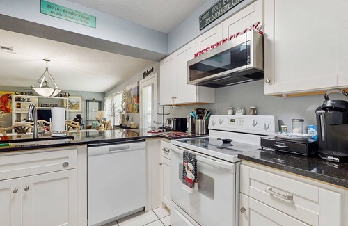 Navarre Beach Condo | Coastal Townhouse with WiFi, Central AC, and Shared Pool